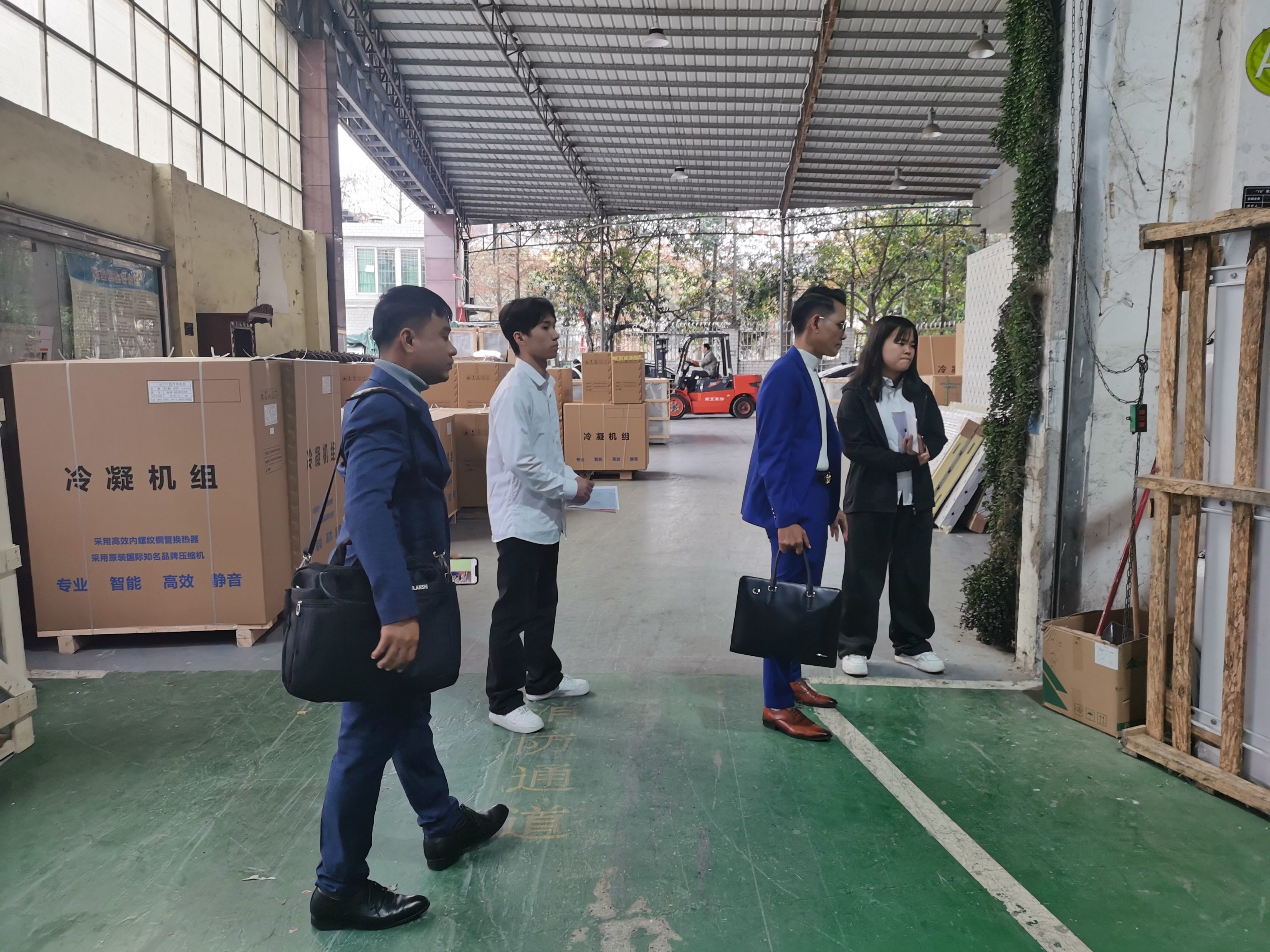 Vietnamese Clients Visit Shuangye Machinery Factory to Discuss 2000BPH Poultry Slaughterhouse Project and Cold Storage Solutions